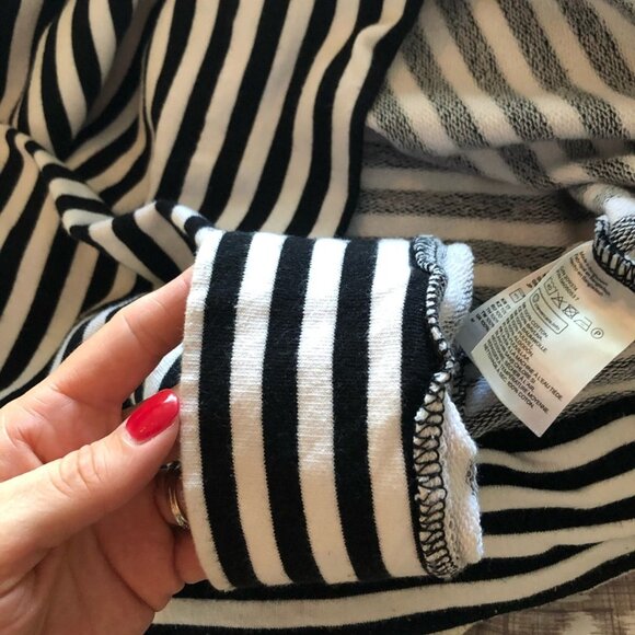 H&M Black Striped Cropped Pullover - Picture 8 of 8